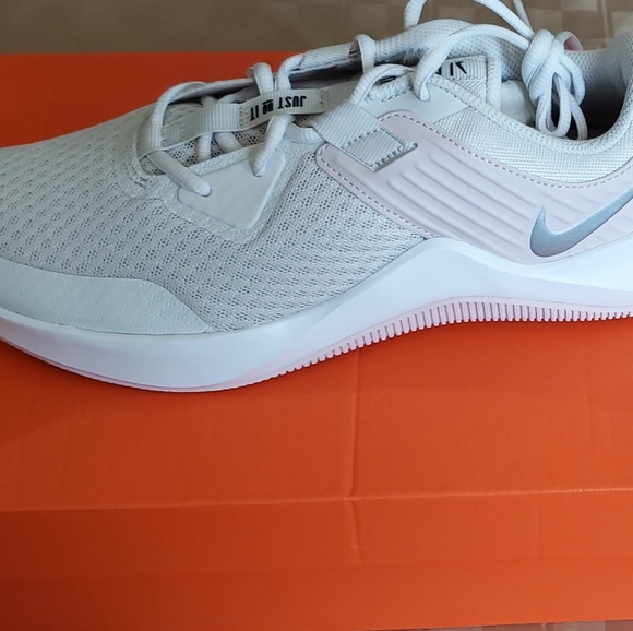 Women's Nike sneakers size 10 - Picture 7 of 9